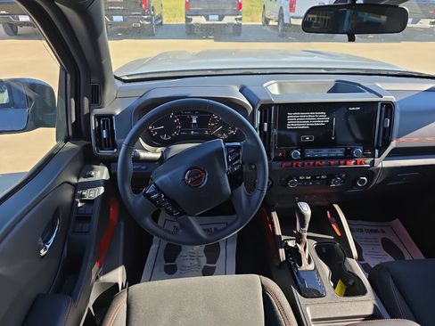 Used 2025 Nissan Frontier PRO-4X image 9
