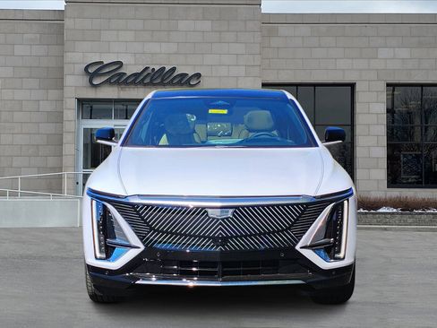New 2026 Cadillac Lyriq Signature Luxury image 7