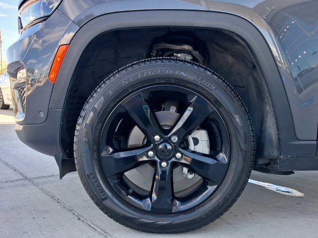 Used 2025 Jeep Grand Cherokee Limited w/ Luxury Tech Group II RWD image 30