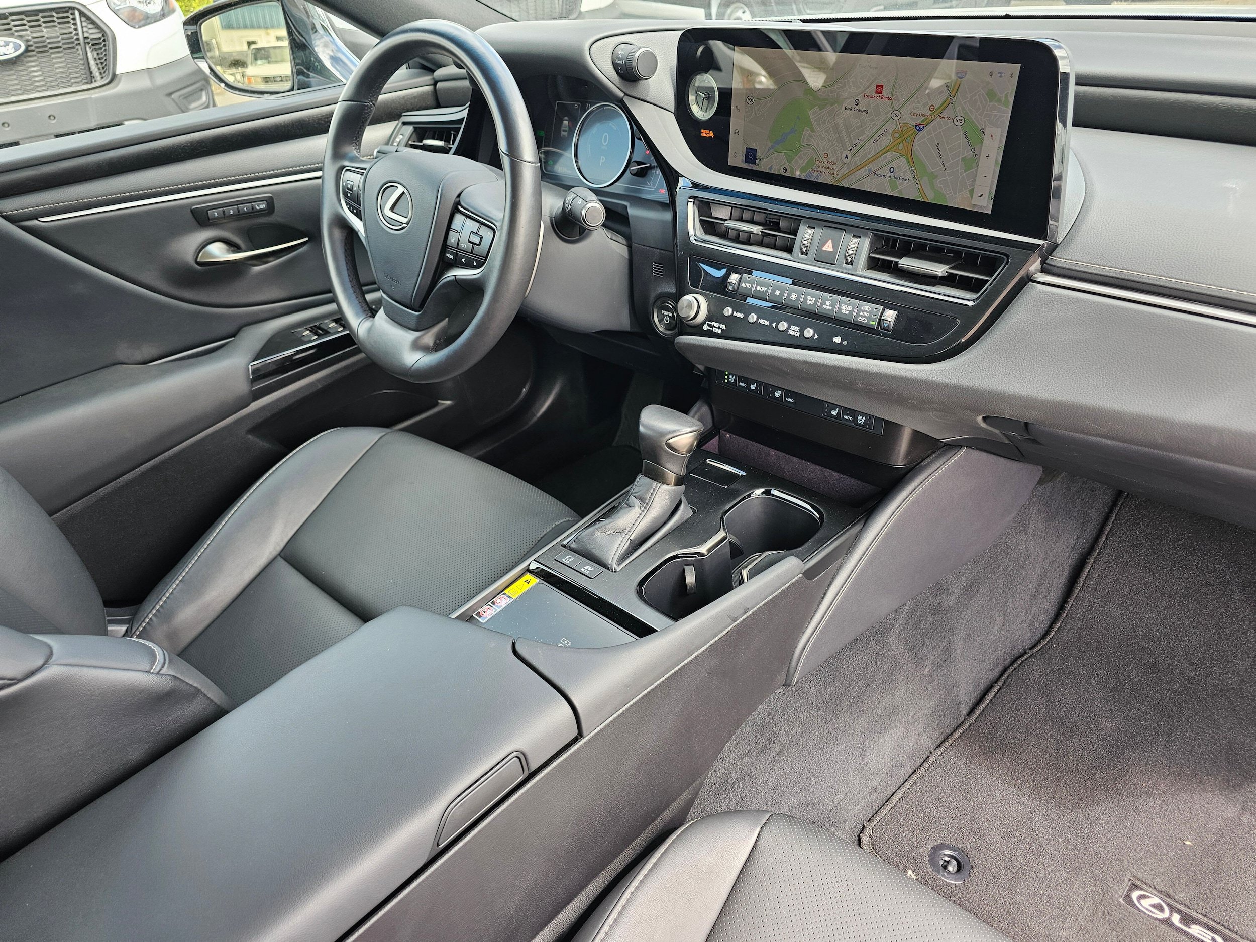 Used 2025 Lexus ES 300h w/ Premium Package FWD image 11