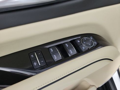 Used 2024 Cadillac Escalade Premium Luxury RWD image 21