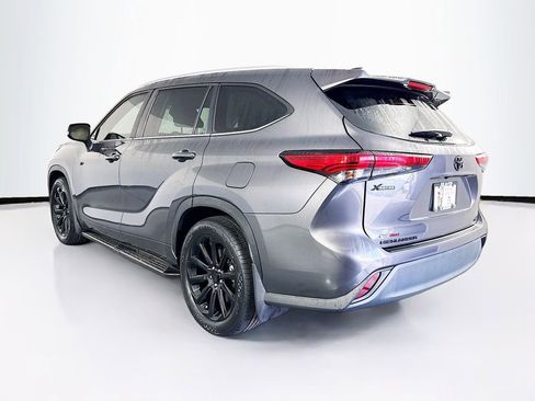 Used 2023 Toyota Highlander XLE FWD image 7