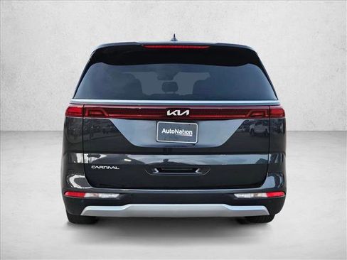 Used 2024 Kia Carnival EX FWD image 7