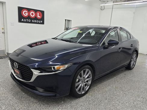 Used 2021 MAZDA MAZDA3 s image 3