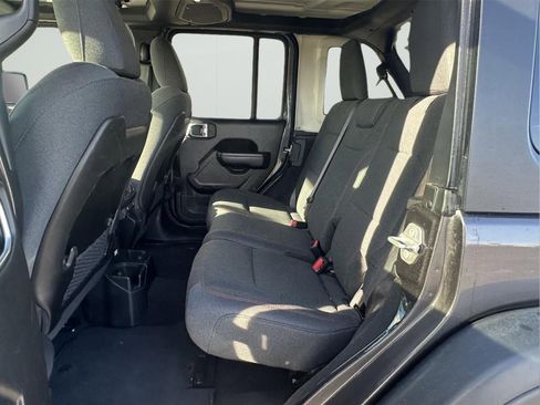 Used 2024 Jeep Wrangler Unlimited Rubicon image 30