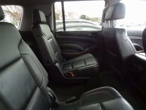 Used 2017 Chevrolet Suburban Premier image 8