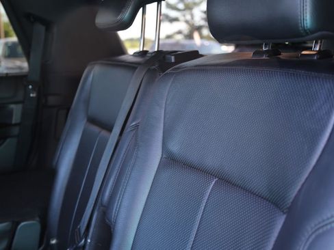 Used 2018 Ford Expedition XLT w/ Equipment Group 202A RWD image 18