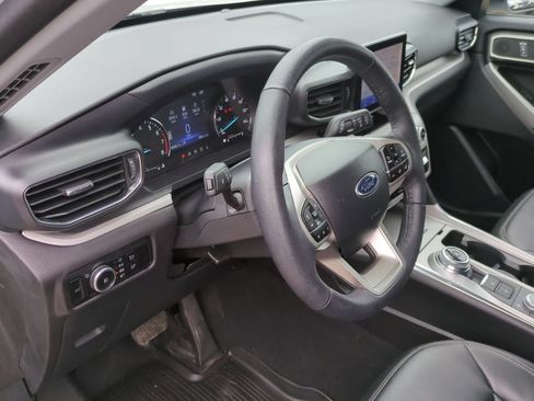Used 2024 Ford Explorer XLT w/ Equipment Group 202A AWD/4WD image 10