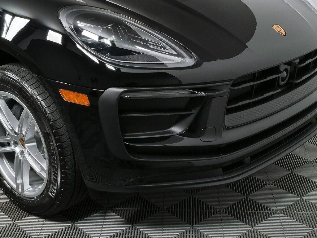 Certified 2026 Porsche Macan AWD/4WD image 36