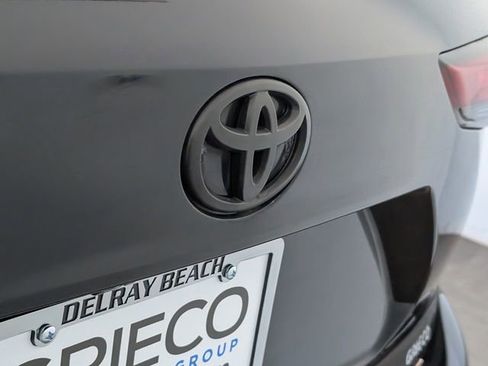 Used 2024 Toyota Highlander LE FWD image 11
