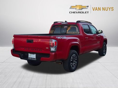 Used 2022 Toyota Tacoma TRD Sport w/ TRD Premium Sport Package AWD/4WD image 5