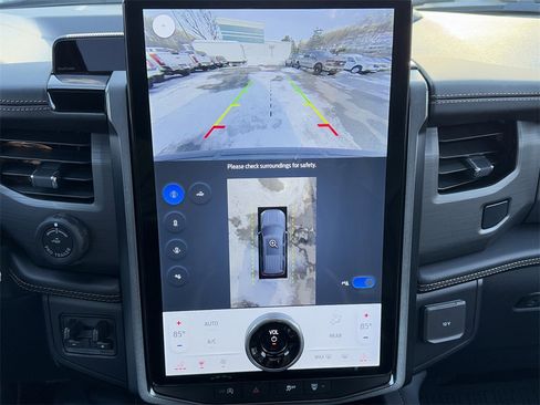 Used 2024 Ford Expedition Platinum image 27