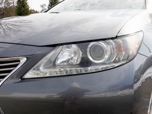 Used 2013 Lexus ES 300h image 23