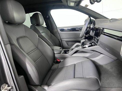 Certified 2023 Porsche Cayenne AWD/4WD image 20