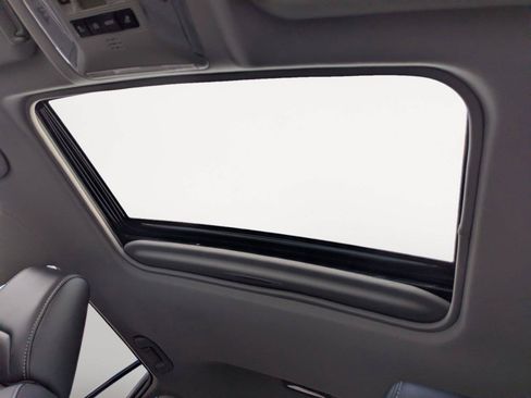 Used 2020 Toyota RAV4 XLE Premium AWD/4WD image 30