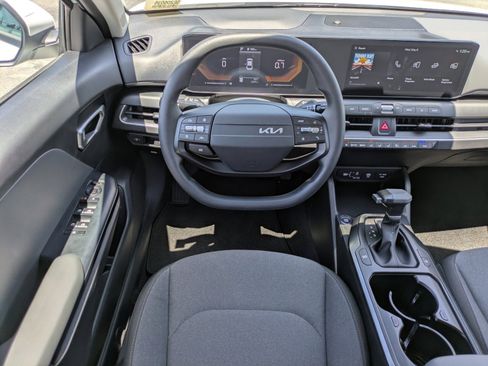 Certified 2025 Kia K4 FWD image 12