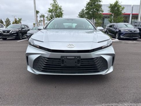 Used 2025 Toyota Camry LE image 2