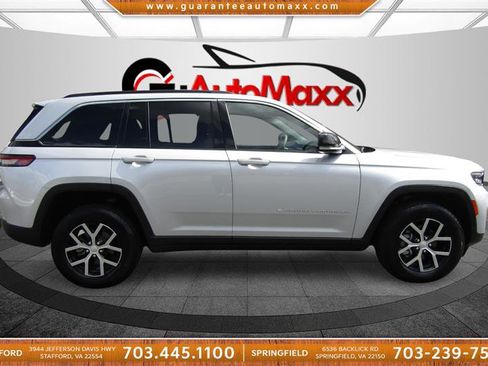 Used 2024 Jeep Grand Cherokee Limited image 4