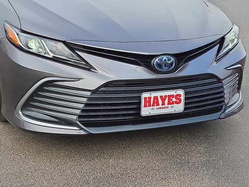 Used 2022 Toyota Camry LE image 6