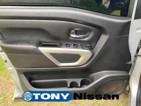 Used 2021 Nissan Titan SV w/ SV Convenience Package image 13