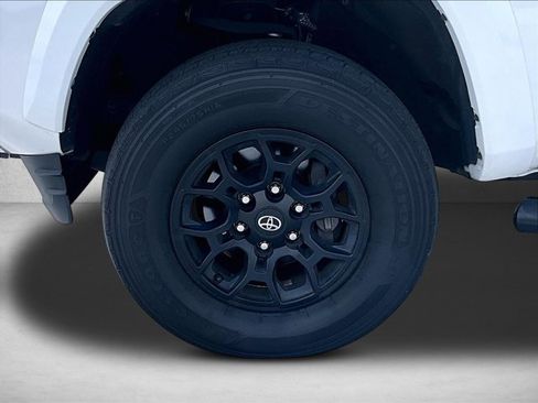 Used 2021 Toyota Tacoma SR5 RWD image 10