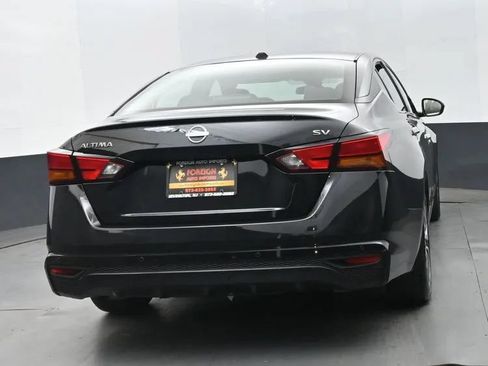 Used 2024 Nissan Altima 2.5 SV FWD image 8