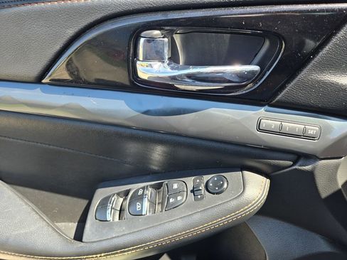 Used 2020 Nissan Maxima SR w/ Sport Mat Group FWD image 10
