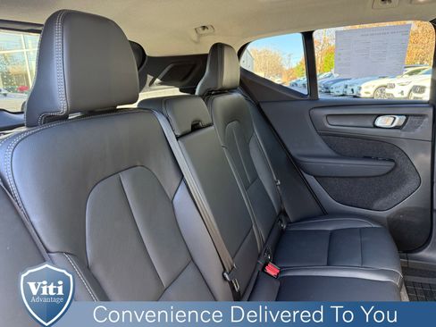 Used 2024 Volvo XC40 B5 Ultimate w/ Protection Package Premier image 28