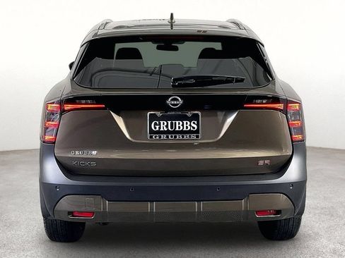 Certified 2025 Nissan Kicks SR FWD image 5