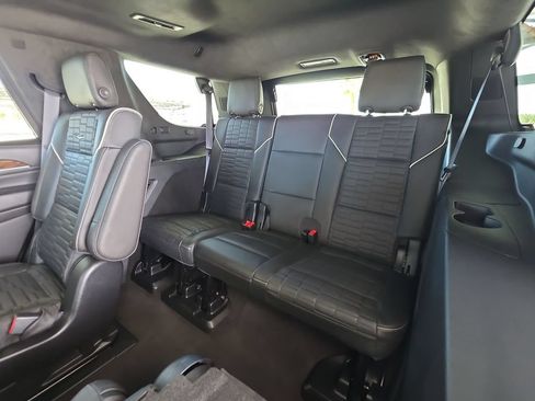 Used 2024 Cadillac Escalade Premium Luxury Platinum AWD/4WD image 26