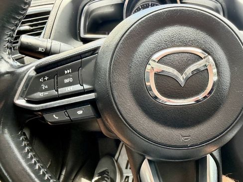 Used 2017 MAZDA MAZDA3 Grand Touring w/ Premium Equipment Package FWD image 33