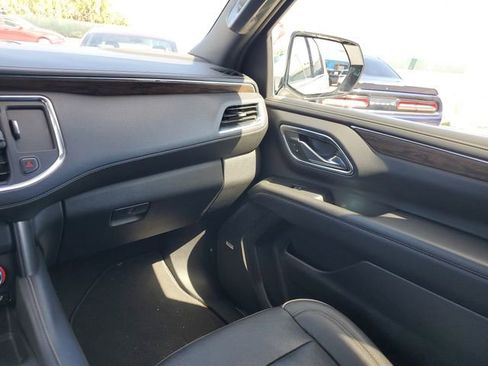 Used 2023 Chevrolet Suburban Premier image 12