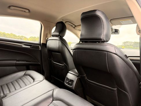 Used 2018 Ford Fusion SE w/ Equipment Group 602A FWD image 20