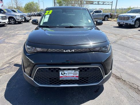 Used 2023 Kia Soul LX w/ LX Technology Package FWD image 3