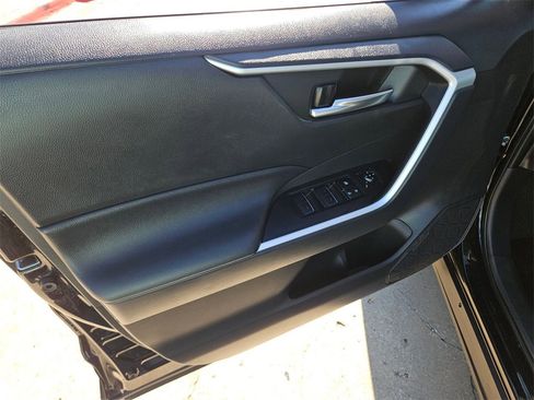 Used 2025 Toyota RAV4 XLE image 13