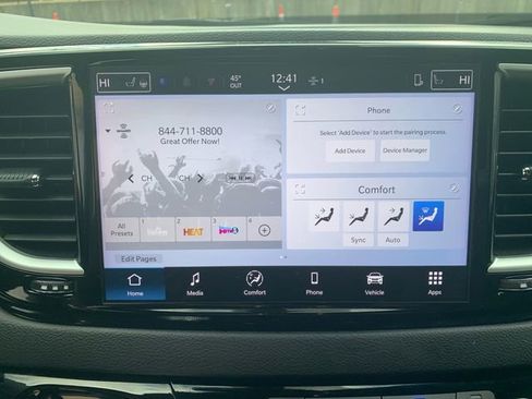 Used 2025 Chrysler Pacifica Select image 27