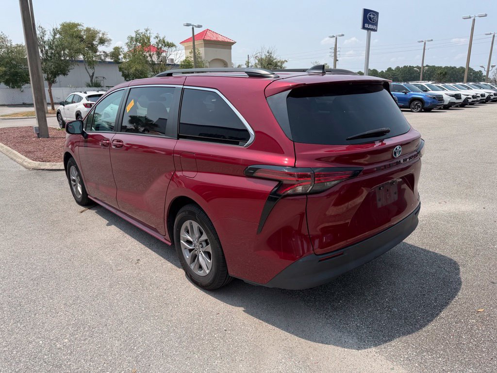 Used 2022 Toyota Sienna LE FWD image 9