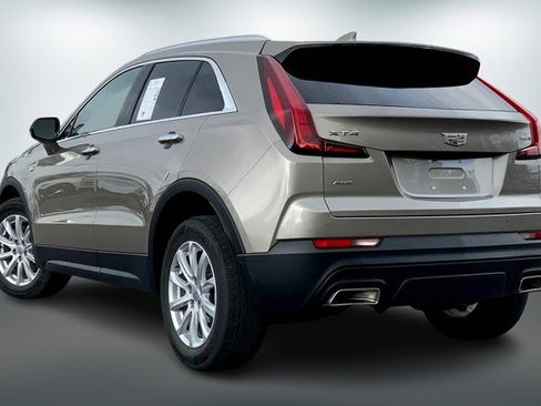 Used 2023 Cadillac XT4 Luxury w/ Cold Weather Package image 9