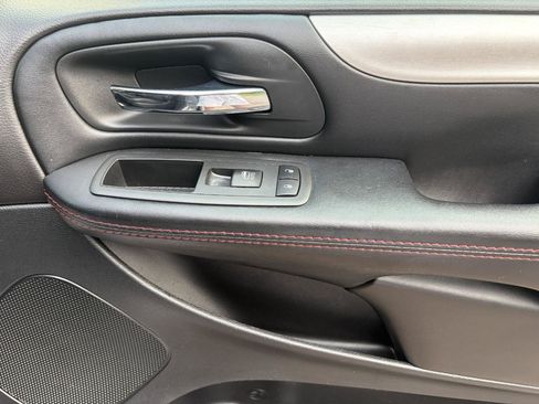 Used 2018 Dodge Grand Caravan GT FWD image 21