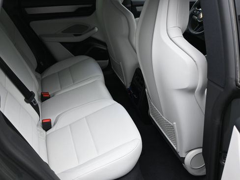 Certified 2024 Porsche Macan 4 Electric image 9