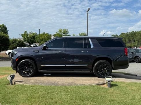 Used 2023 GMC Yukon XL SLT AWD/4WD image 4