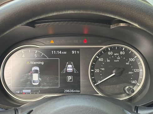 Used 2025 Nissan Versa SV FWD image 38