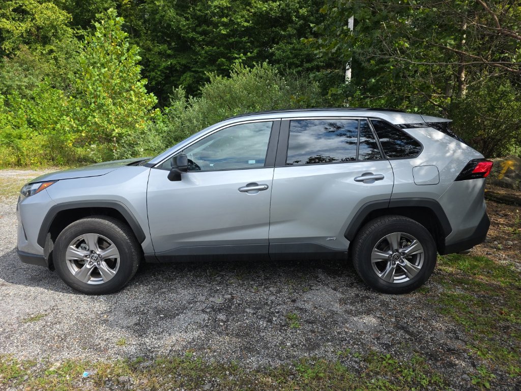 Used 2025 Toyota RAV4 LE AWD/4WD image 4