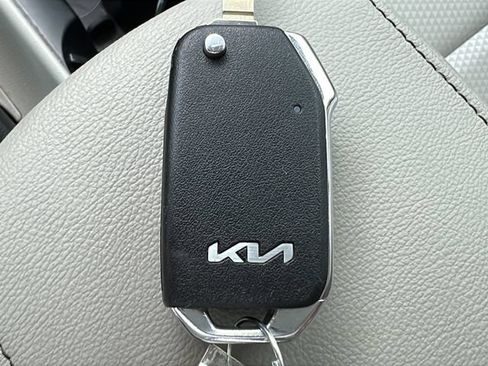 Used 2025 Kia Soul LX FWD image 26