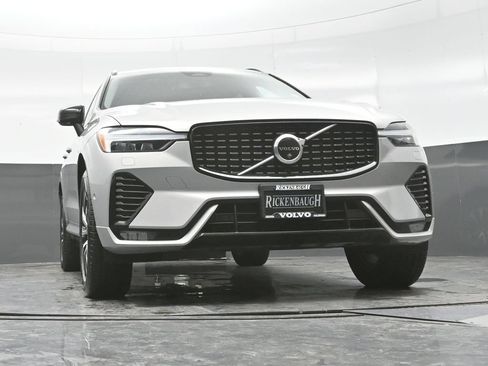 Used 2025 Volvo XC60 B5 Plus AWD/4WD image 23