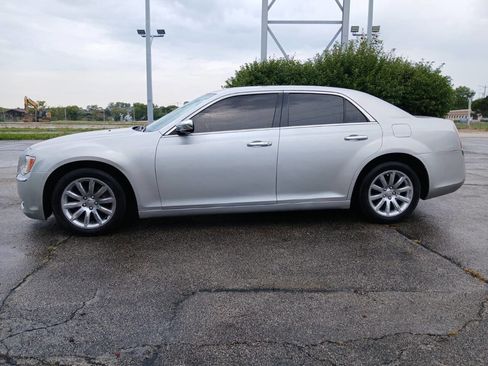 Used 2012 Chrysler 300 Limited image 4