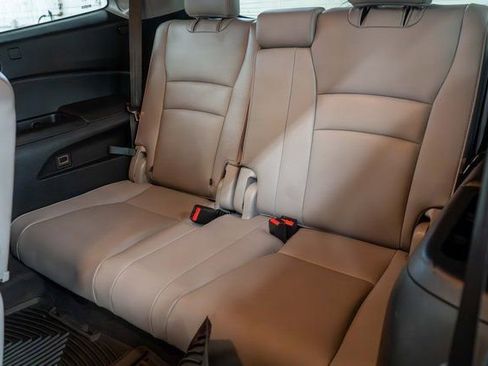 Used 2020 Honda Pilot Touring image 13