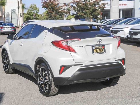 Used 2021 Toyota C-HR XLE FWD image 6