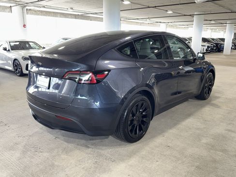 Used 2024 Tesla Model Y Long Range AWD/4WD image 8