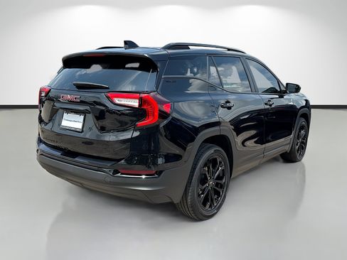 Used 2022 GMC Terrain SLE w/ Driver Convenience Package FWD image 3